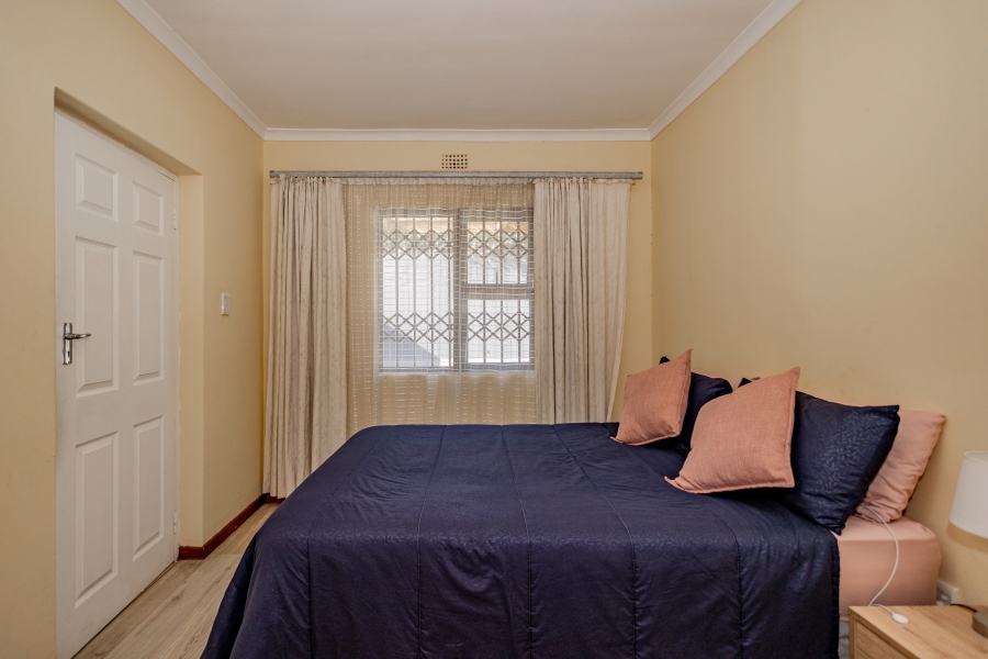 6 Bedroom Property for Sale in Sanddrift Western Cape